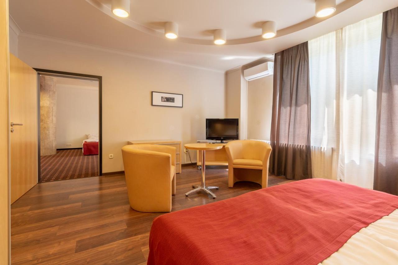 Hotel Laterum Pecs Luaran gambar