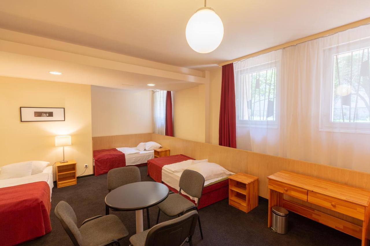 Hotel Laterum Pecs Luaran gambar