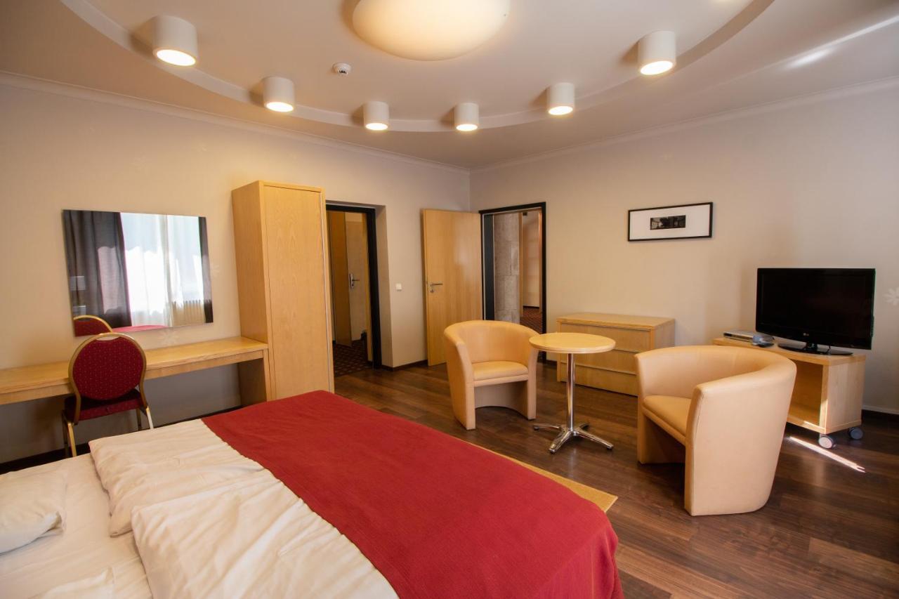 Hotel Laterum Pecs Luaran gambar