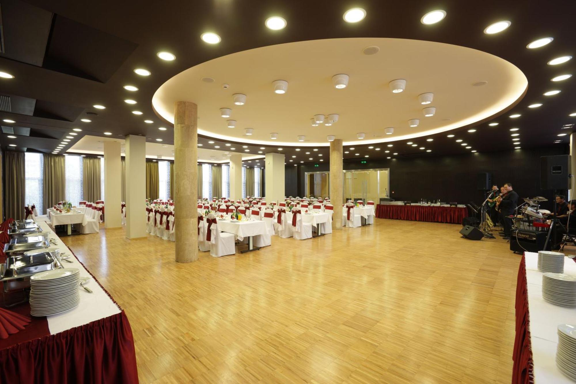 Hotel Laterum Pecs Luaran gambar