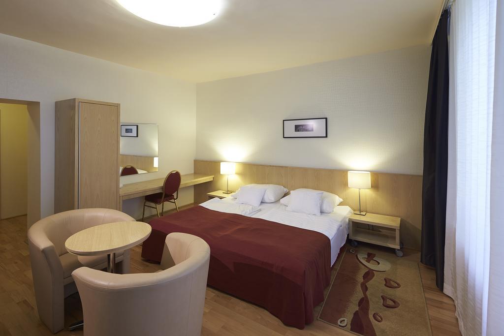 Hotel Laterum Pecs Luaran gambar