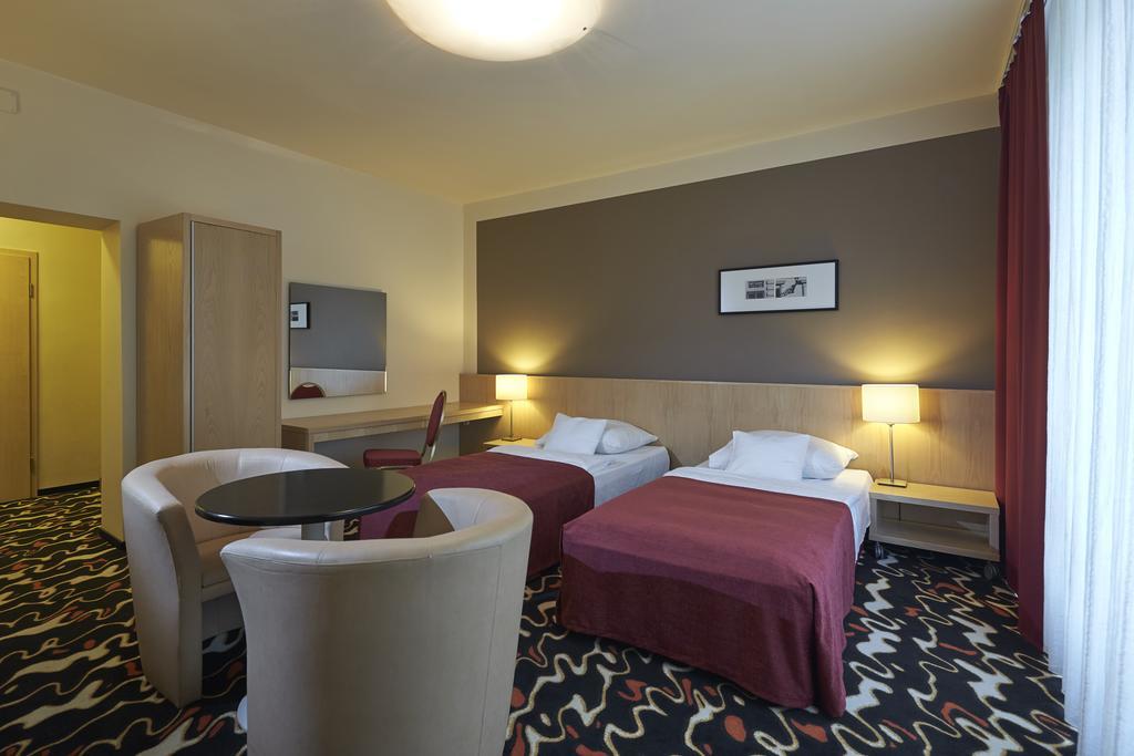 Hotel Laterum Pecs Luaran gambar