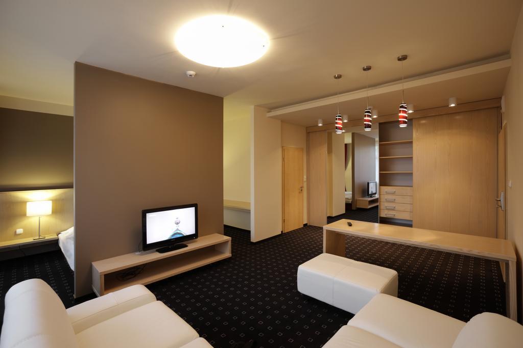 Hotel Laterum Pecs Luaran gambar