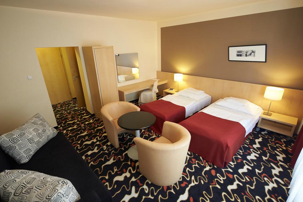 Hotel Laterum Pecs Luaran gambar