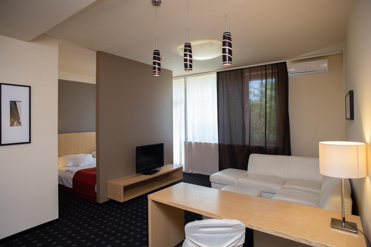 Hotel Laterum Pecs Luaran gambar