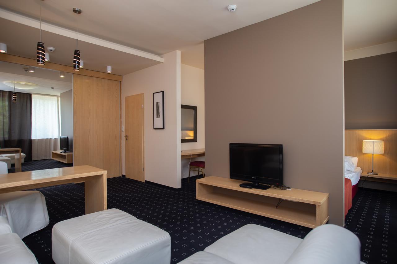 Hotel Laterum Pecs Luaran gambar